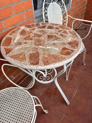 Mesa y 2 sillas terraza mármol y metal