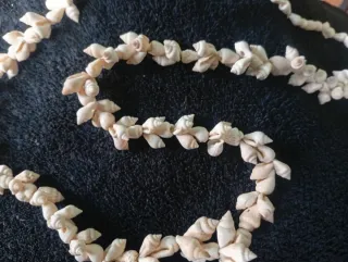 Collar artesano de conchas marinas