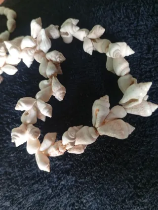Collar artesano de conchas marinas