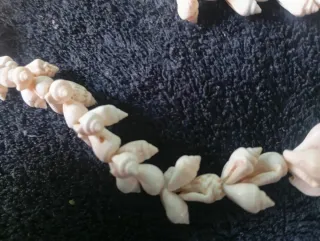 Collar artesano de conchas marinas