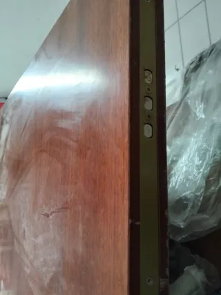 Puerta blindada madera