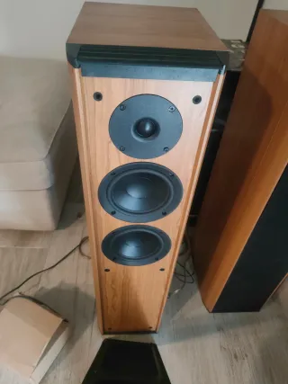 Pareja altavoces Jamo Classic 6 Torre