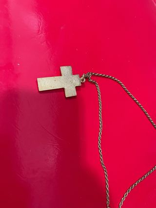 Collar Cruz Dorada con Piedras y Cadena