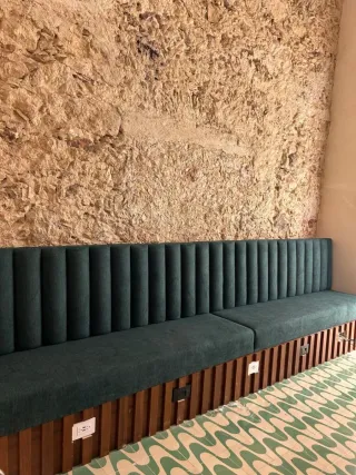 TAPICERO BARES Y LOCALES