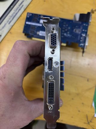 2 Tarjetas Gráficas Nvidia GeForce 210 1GB DDR3