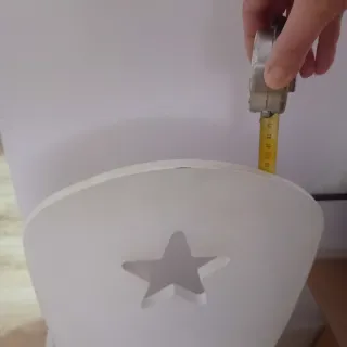 Silla infantil de madera blanca con estrella