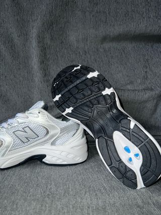 New Balance 530 Plata y Blanco