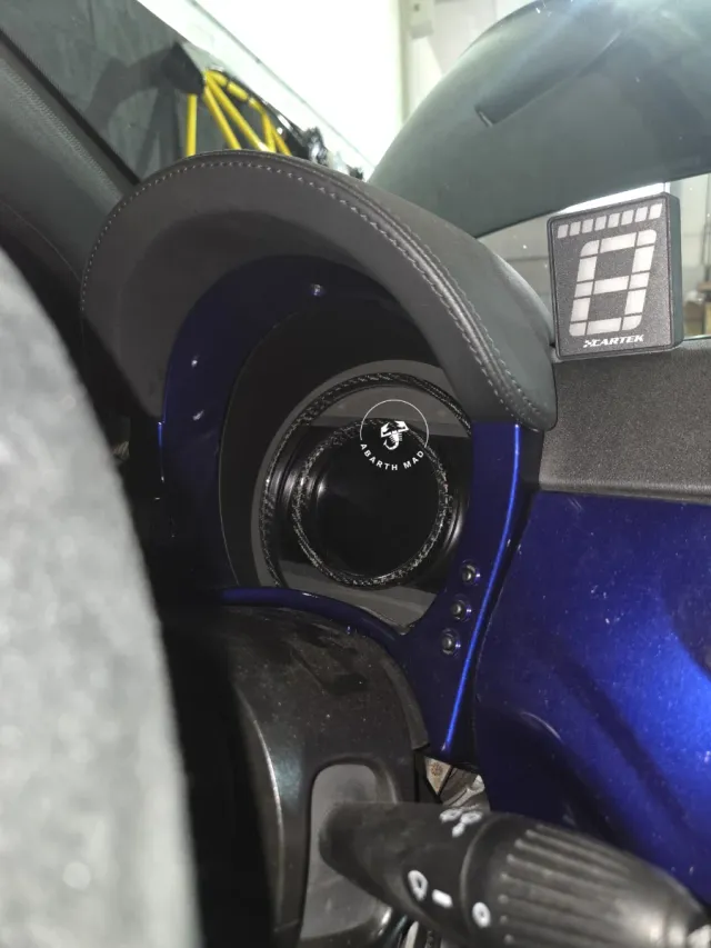 Abarth 2015-2024 Digital TFT Aros Carbono Cuadro