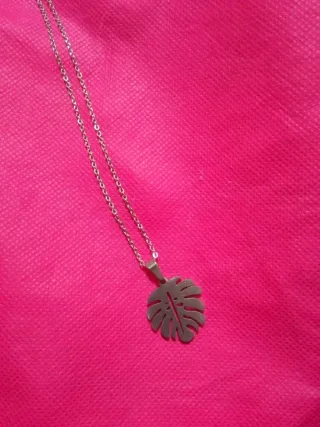 Colgante de acero con forma de hoja