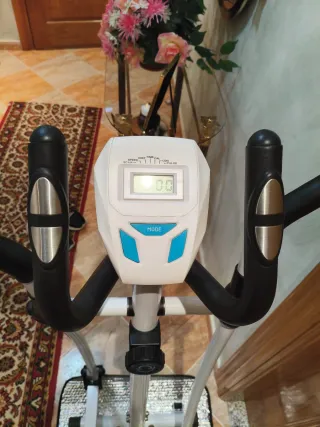 Bicicleta Elíptica Blanca y Negra