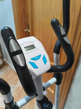 Bicicleta Elíptica Blanca y Negra