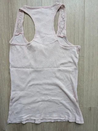 Camiseta rosa de tirantes, de Bershka, talla M