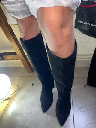 Botas altas negras elegantes