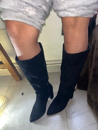 Botas altas negras elegantes