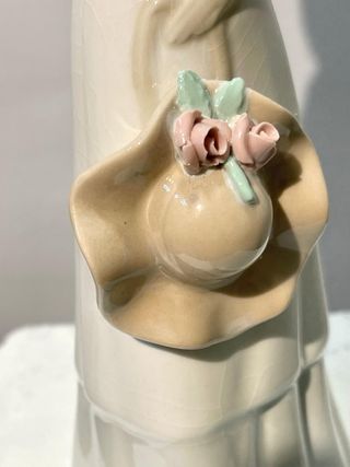 FIGURA DE PORCELANA DE M. REQUENA