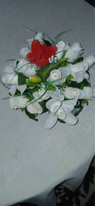 Ramo de flores artificiales