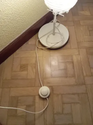 Lámpara de pie moderna papel y metal