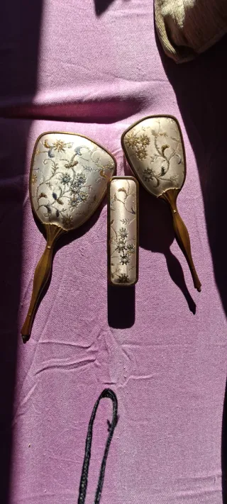 Conjunto Tocador vintage floral de 3 piezas.