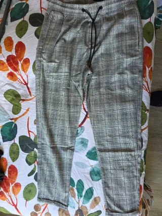 Pantalón jogger cuadros gris y blanco