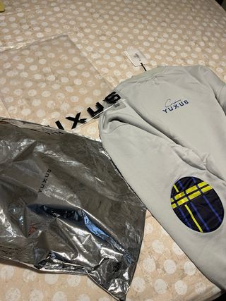 Sudadera YUXUS gris y multicolor unisex