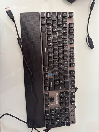 Teclado Gaming Negro 15 cada uno por no usar
