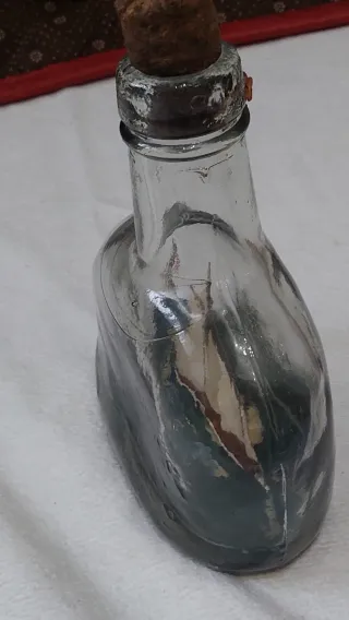 Botella con barco de vela