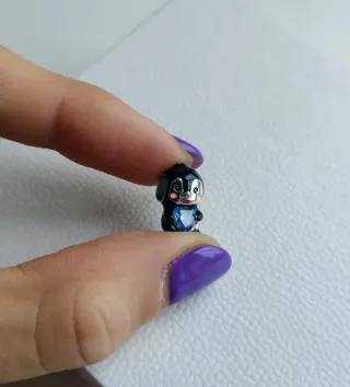 Charm pingüino con corazón azul