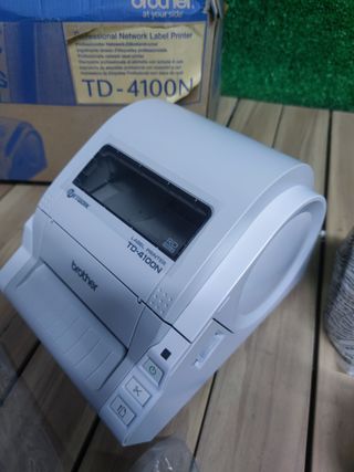 Brother TD-4100N - Impresora de Etiquetas (Térmica Directa, 300 x 300 dpi, 92 Ipm, USB 2.0, Ethernet, 2 MB, 10,2 cm) Gris