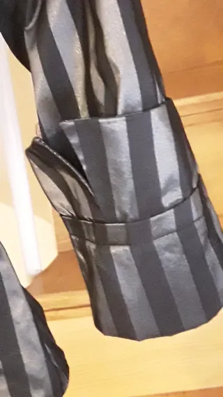 Casaca oriental rayas negro y gris