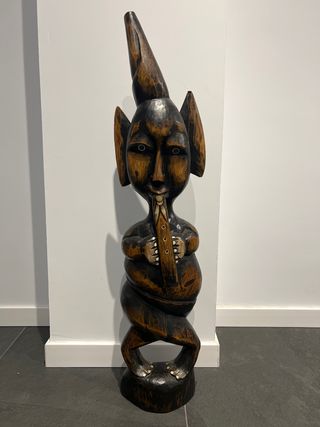 Figura de madera tallada
