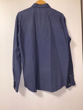 Camisa azul estampada