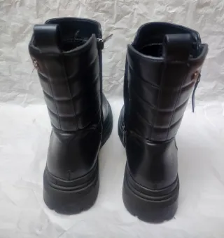 Botas negras media caña Xti