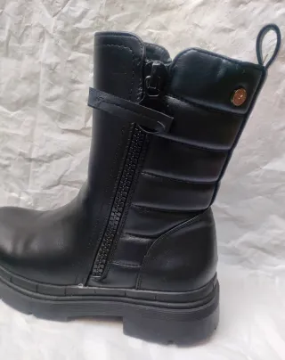 Botas negras media caña Xti