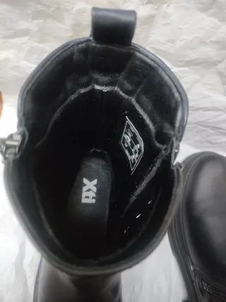 Botas negras media caña Xti