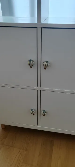 Estantería Kallax Ikea blanca con puertas