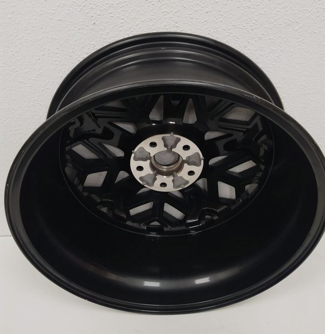 Llanta de Hyundai Tucson 52910-KL310 de 19”