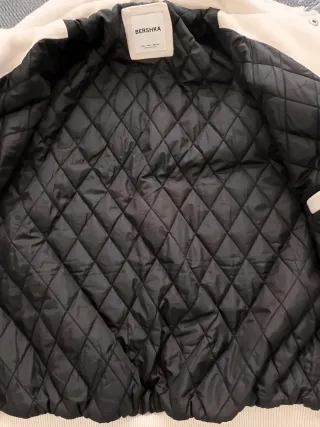 Chaqueta Bershka juvenil blanca
