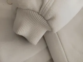 Chaqueta Bershka juvenil blanca