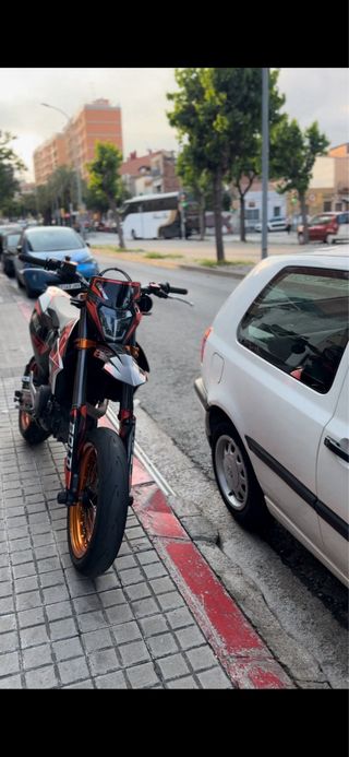 Moto Supermotard KTM 690 SMC R