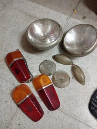 Lote pilotos y faros Seat 600