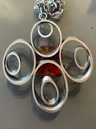 Collana vintage anni '70 con pendente floreale