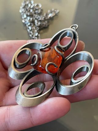 Collana vintage anni '70 con pendente floreale