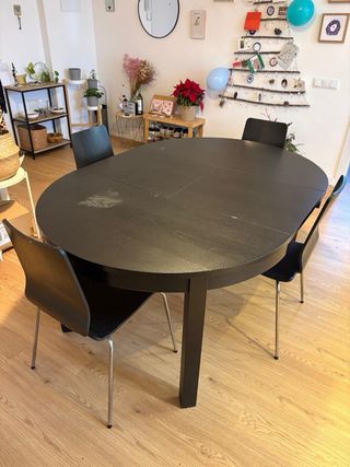 Mesa redonda extensible 115-165cm + 4 sillas