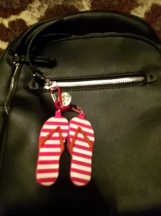 Bolso Mochila Negro con Llavero