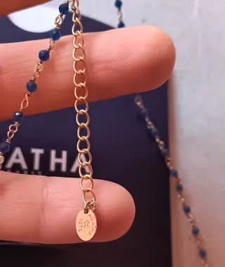 Collar Agatha Paris con colgante azul y dorado