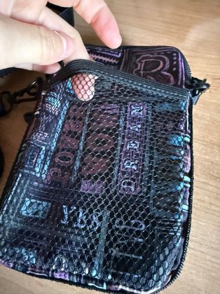 Bandolera multicolor con estampado de letras