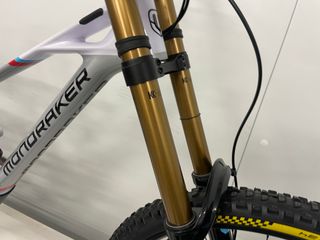 BICI DH MONDRAKER SUMMUM CARBON RR T.M TEST DESCEN