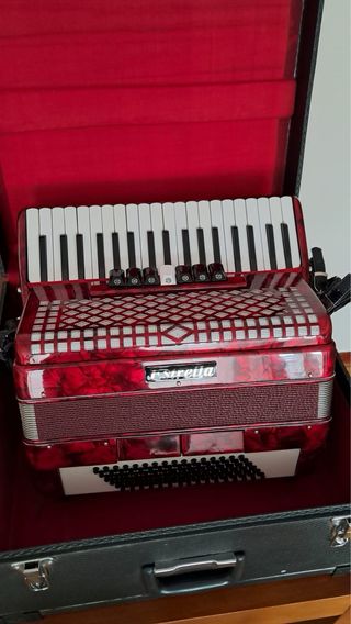 Acordeón Estrella Rojo 96 bajos, 14,5 kg