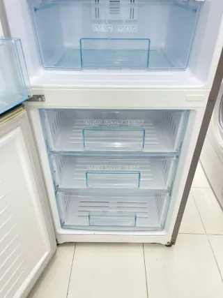 Nevera Daewoo plateada altura 2mtr con garantía