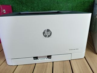 HP Color Laser 150nw 4ZB95A, Impresora Láser Monofunción A4 a color, impresión a doble cara manual, Wi-Fi, Ethernet, USB 2.0 alta velocidad, Compatible con HP Smart App, Panel de control LED, Blanca